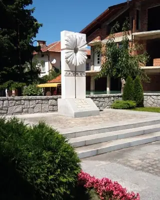 Паметник "Банско помни героите" — Банско