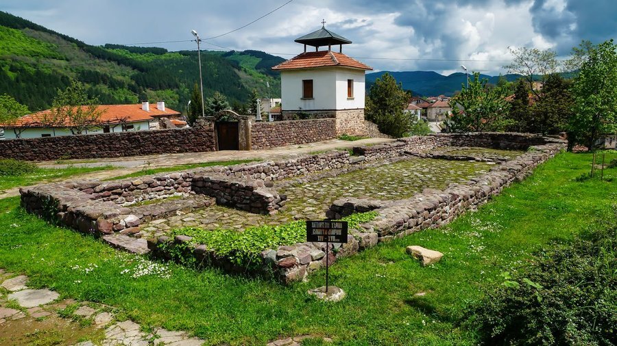 Католическа катедрала и манастир "Санкта Мария" - Чипровци