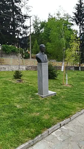 Паметник на Васил Гаджуров - Чепеларе — Чепеларе