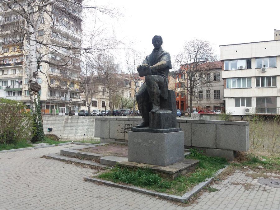 Паметник на Юрий Венелин - Габрово