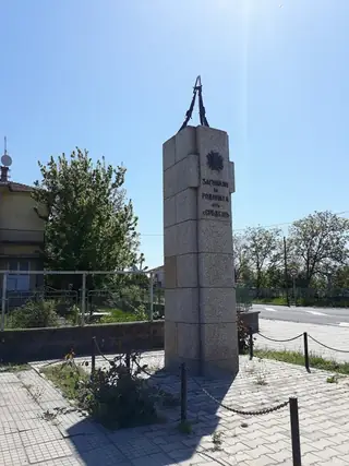 Паметник в памет на загиналите войници във войните - с.Средец — Средец