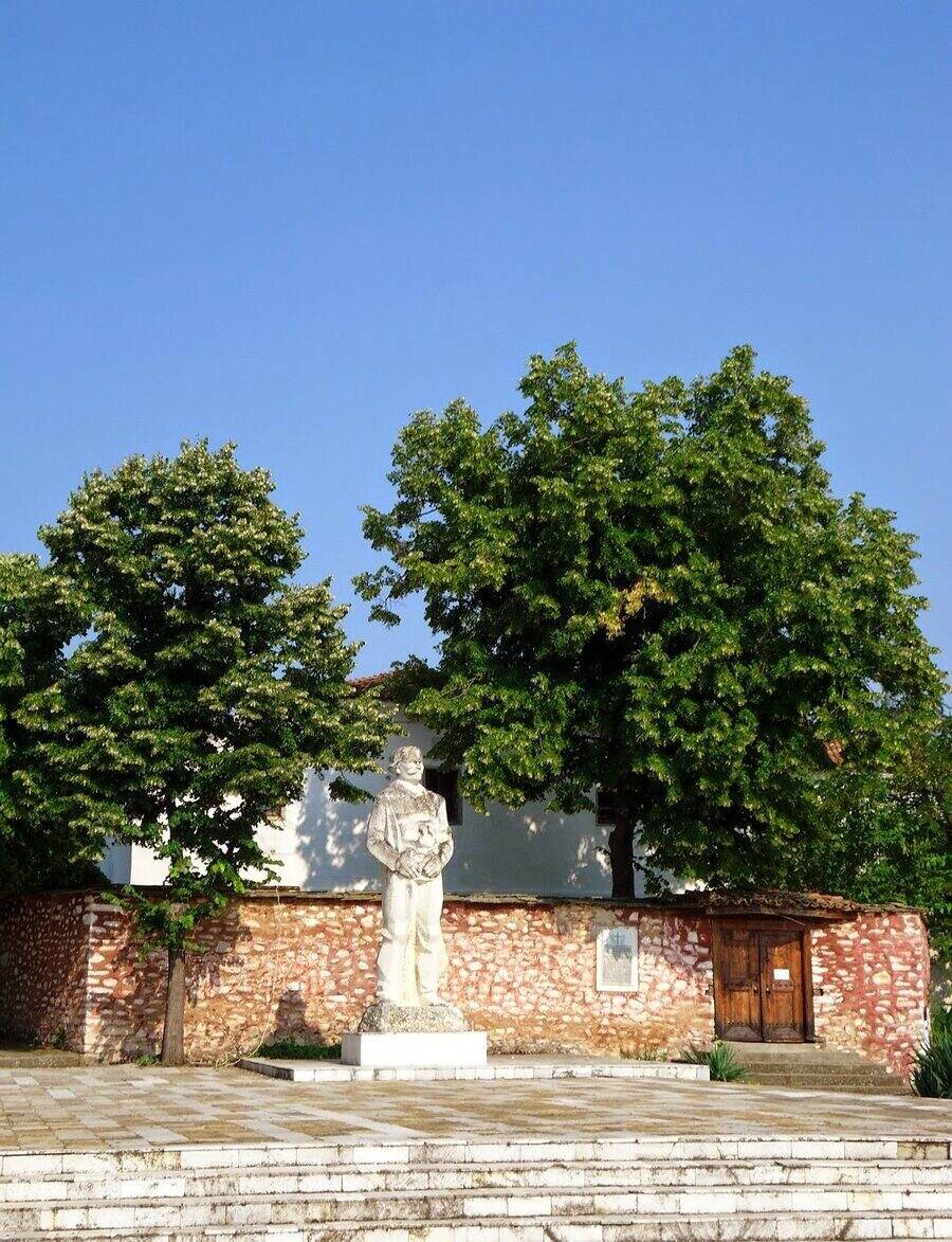Паметник на Капитан Петко Войвода - Плевун