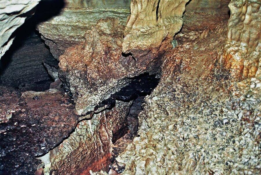 Пещера Кривата пещ - Гинци — снимка