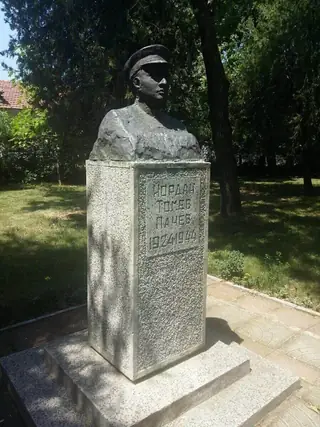 Паметник на Йордан Пачев - Виноградец — Виноградец