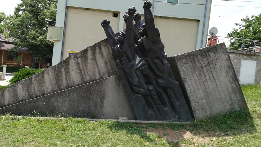 Паметник на Септемврийските въстаници - с.Червен