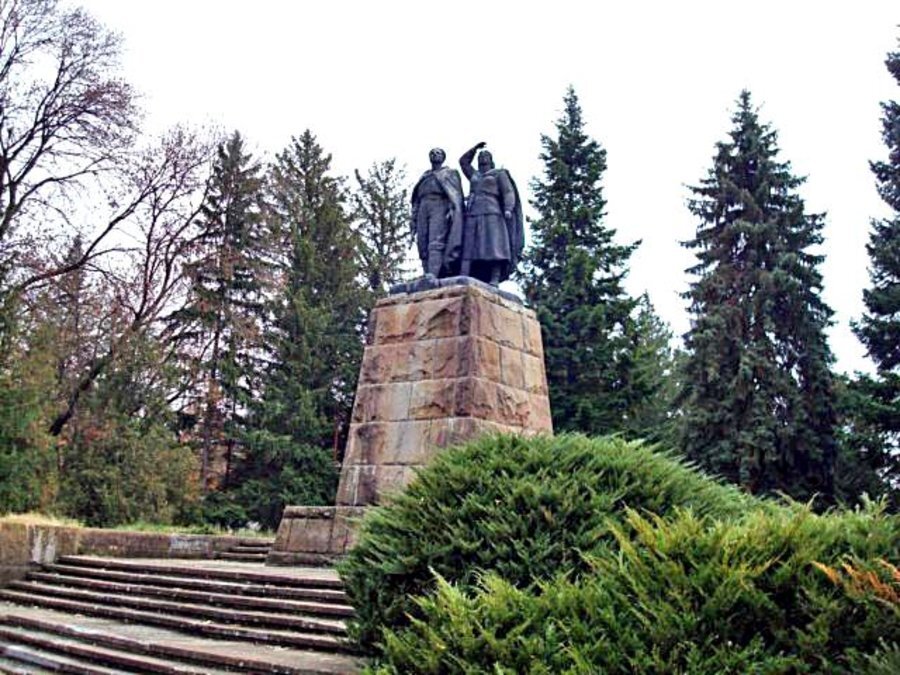 Паметник на загиналите партизани - Севлиево