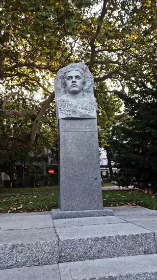 Паметник на Васил Левски - Сандански — Сандански