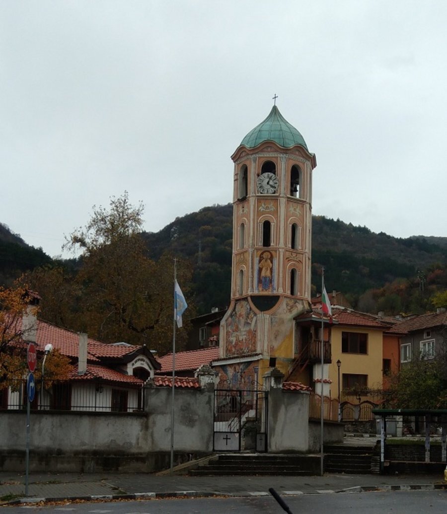 Църквата "Св. Успение Богородично" - Асеновград — снимка