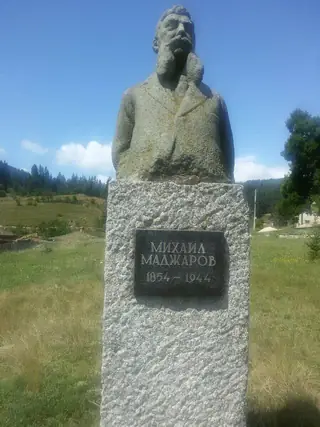 Паметник Михаил Маджаров — Копривщица