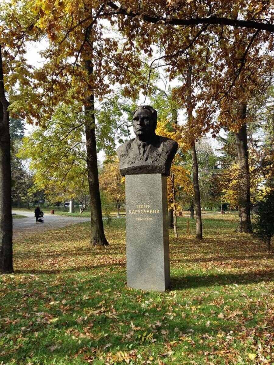 Бюст-паметник на Георги Караславов - София