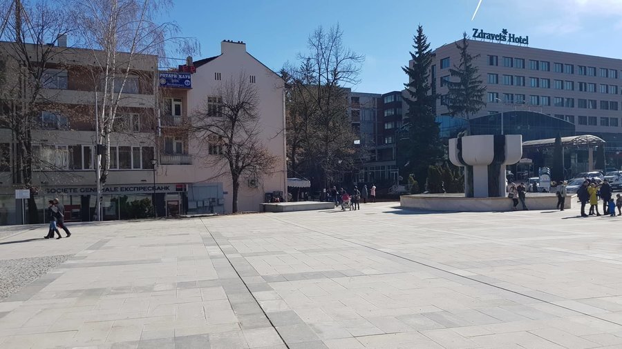 Площад "Николай Гяуров" - Велинград