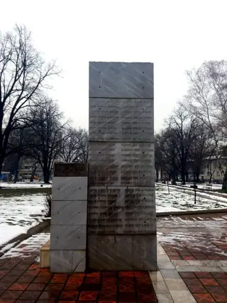 Паметник в почит към загиналите във войните - Севлиево — Севлиево