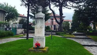 Паметник на Никола Ценов - Клисура — Клисура