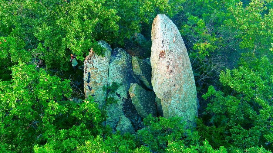 Tракийски светилища на вр. Байрака