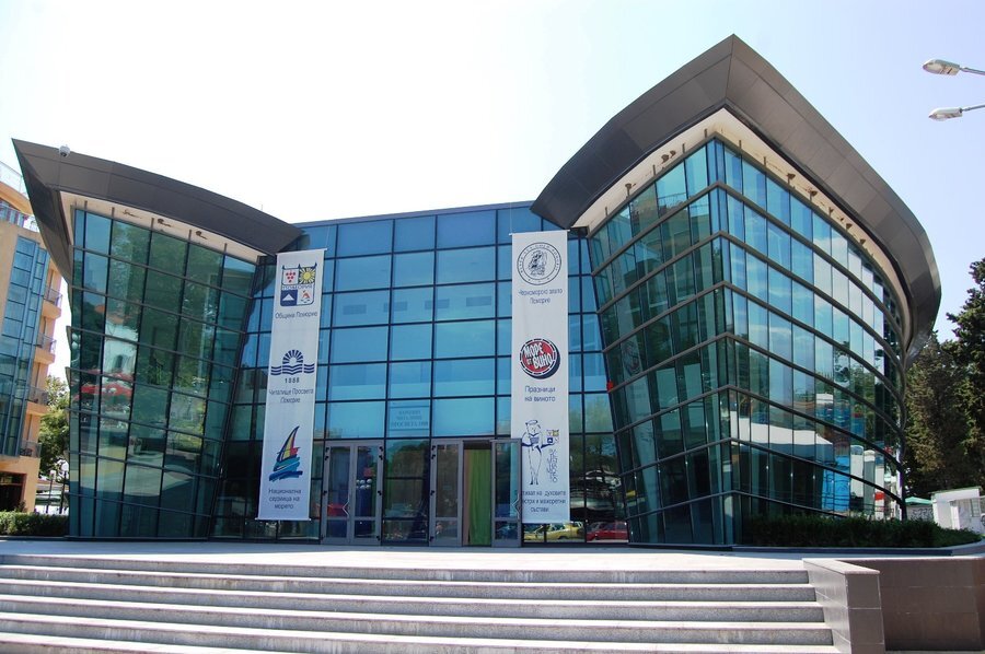 Библиотека и кинотеатър  "Просвета-1888" - Поморие