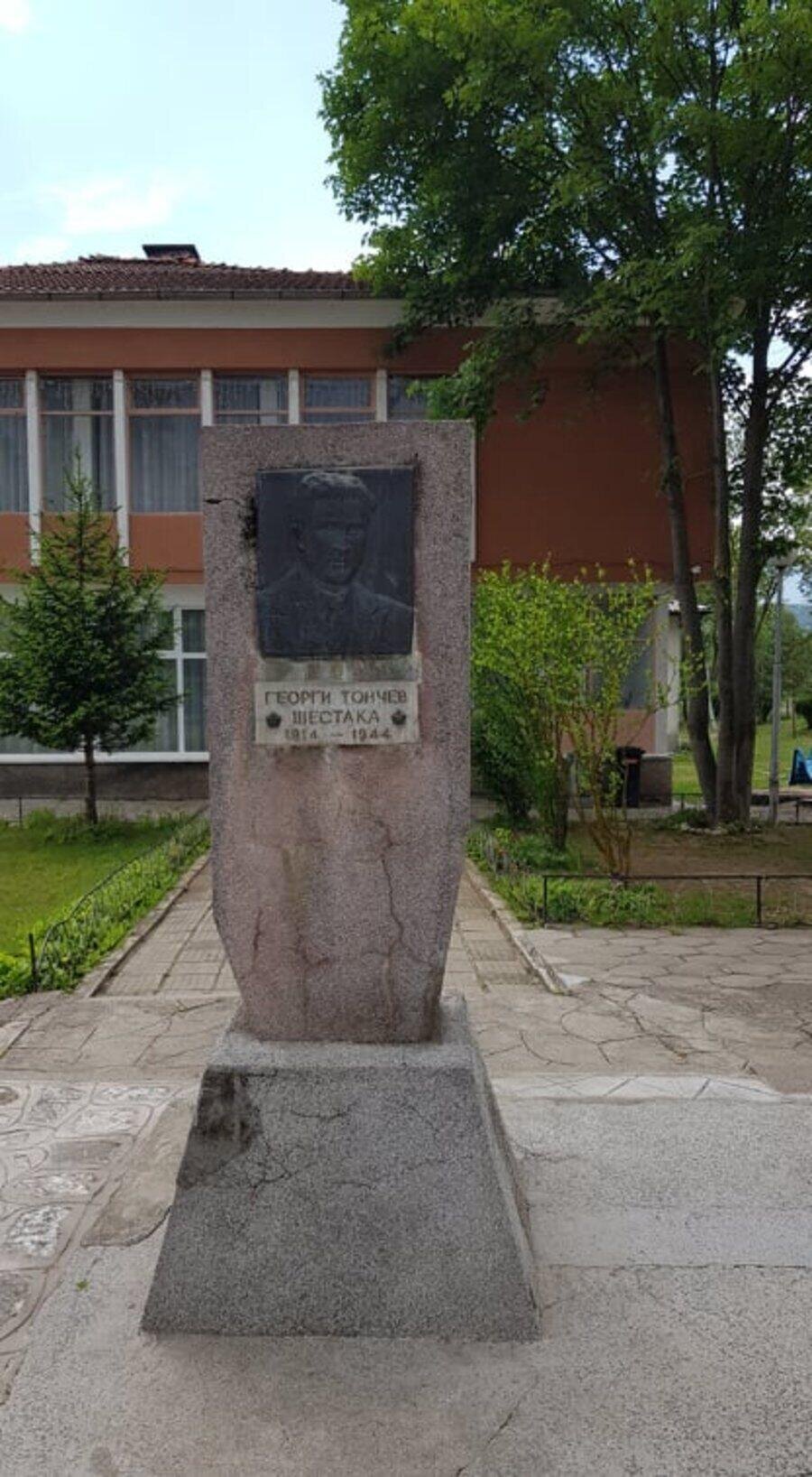 Паметник на Георги Тончев - Шестака - с. Долно Драглище