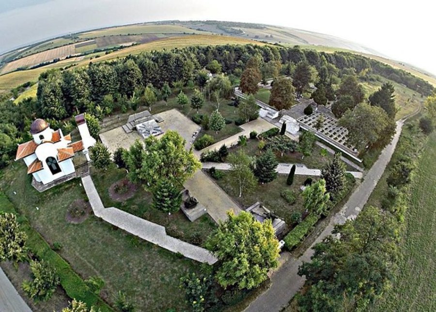 Мемориален комплекс "Военна гробница" - Тутракан