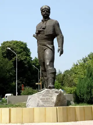 Паметник на Цеко Войвода - Лом — Лом