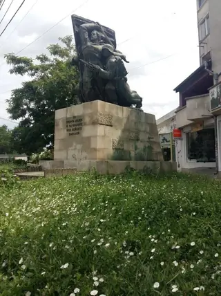 Паметник на Георги Дражев и на загиналите във войните - Ямбол — Ямбол