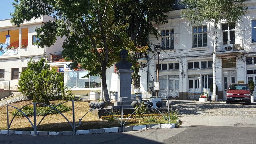 Паметник на Васил Левски - Радомир