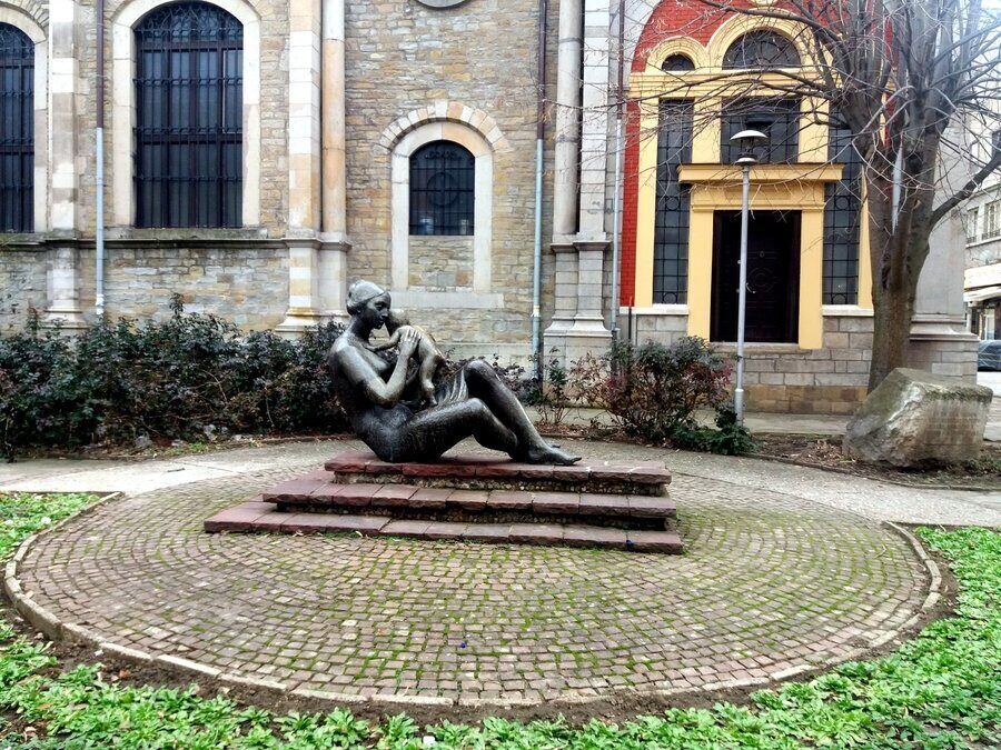 Паметник "Майчина грижа" - Габрово