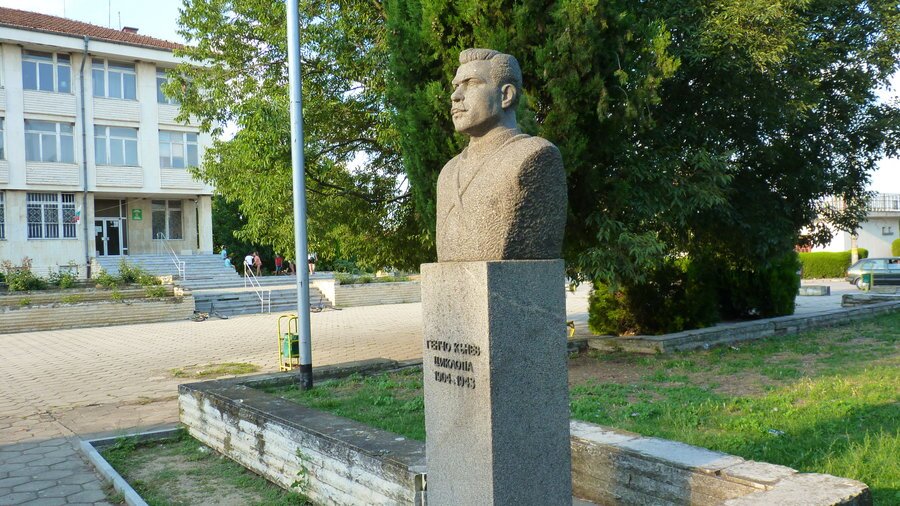 Паметник на Генчо Кънев - Циклопа