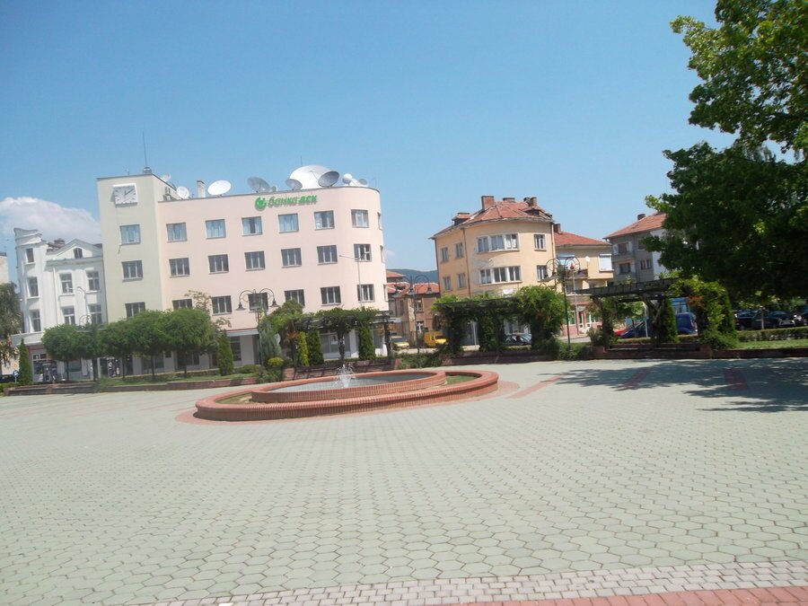 Площад "Свобода" - Севлиево