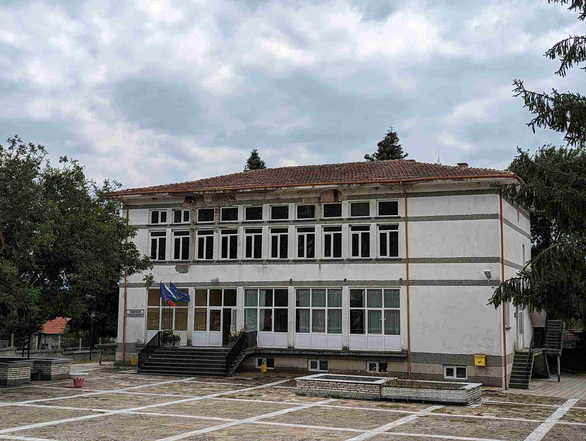 Пчелари