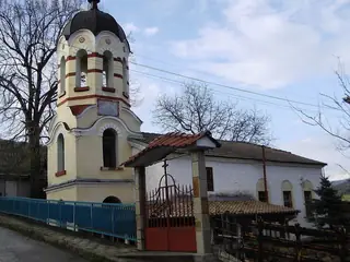 Храм "Св. Богородица" - с.Писаница — Писаница