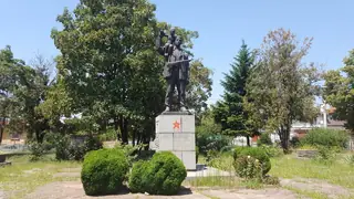 Монумент на загиналите в антифашистката борба и отечествената война - с.Чепинци — Чепинци