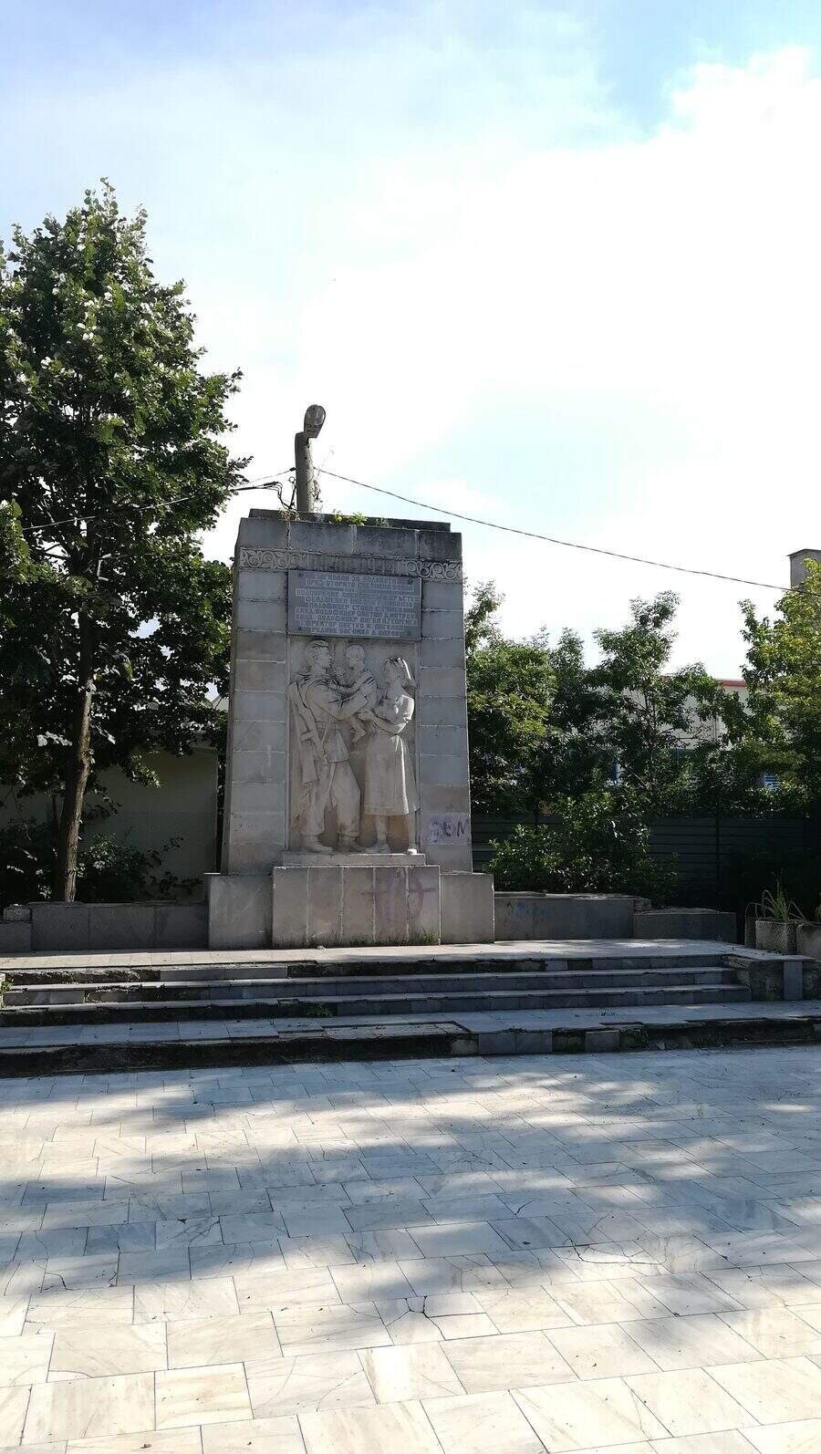 Антифашистки мемориал - Елин Пелин