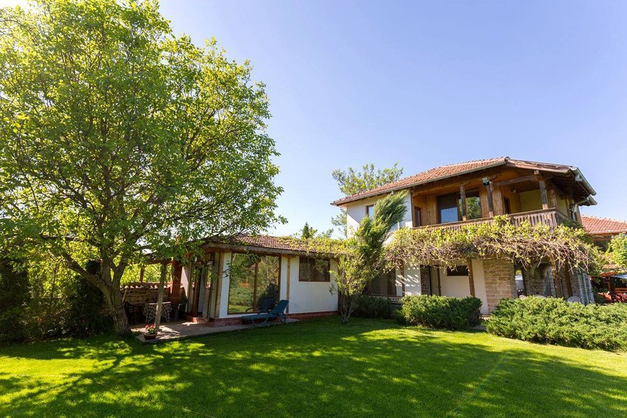 Екохотел "Имението" - Емен