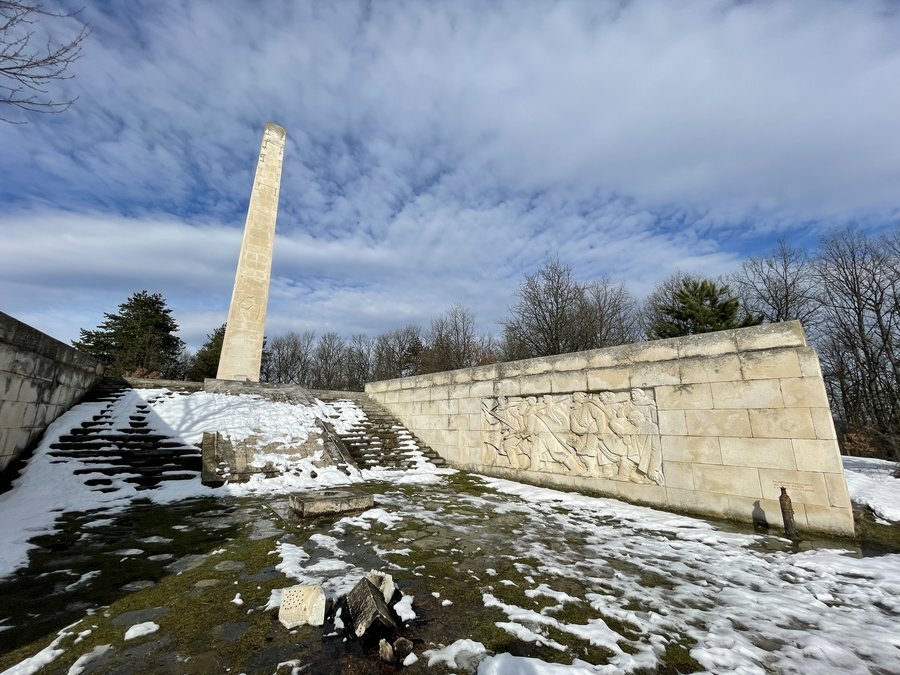 Парк и паметник обелиск - с.Топчийско
