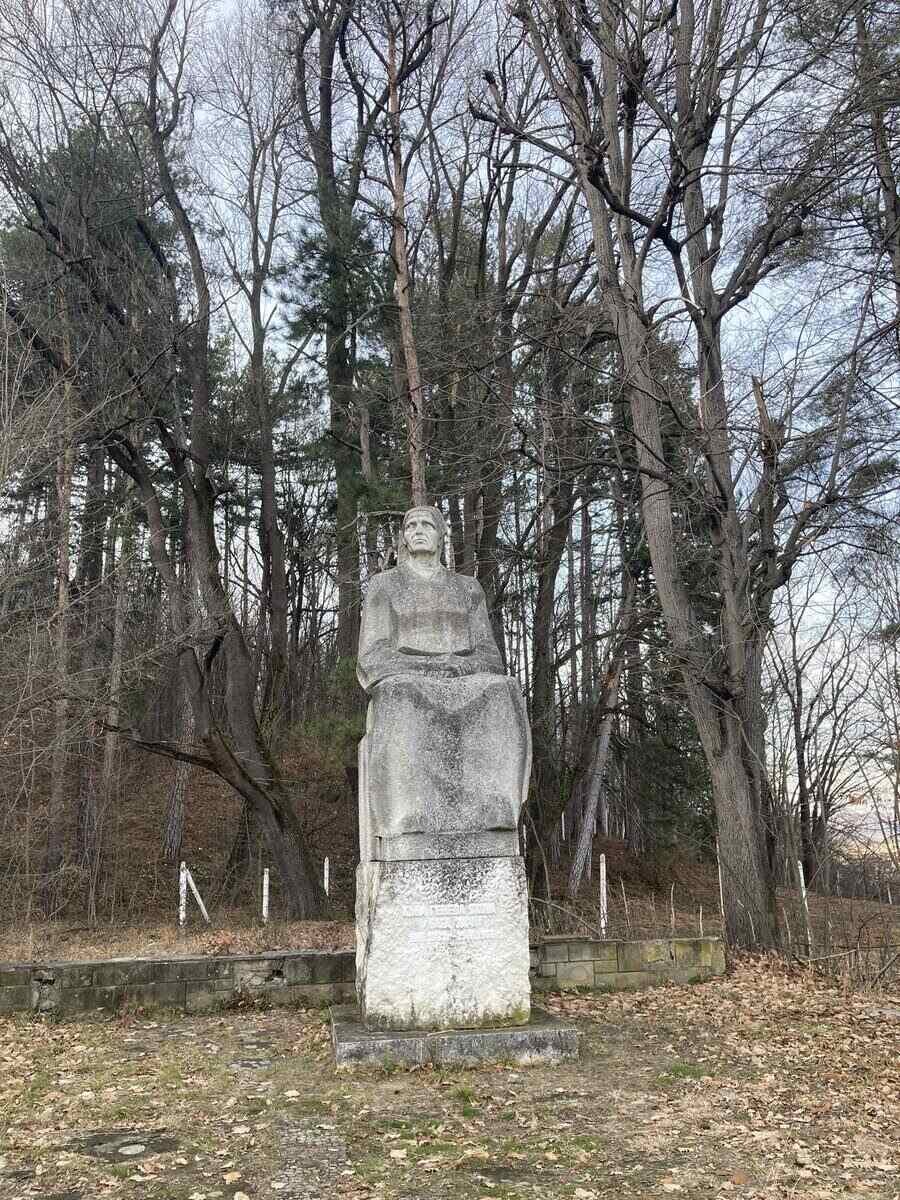 Паметник Баба Зара (Къна Генева Якова)