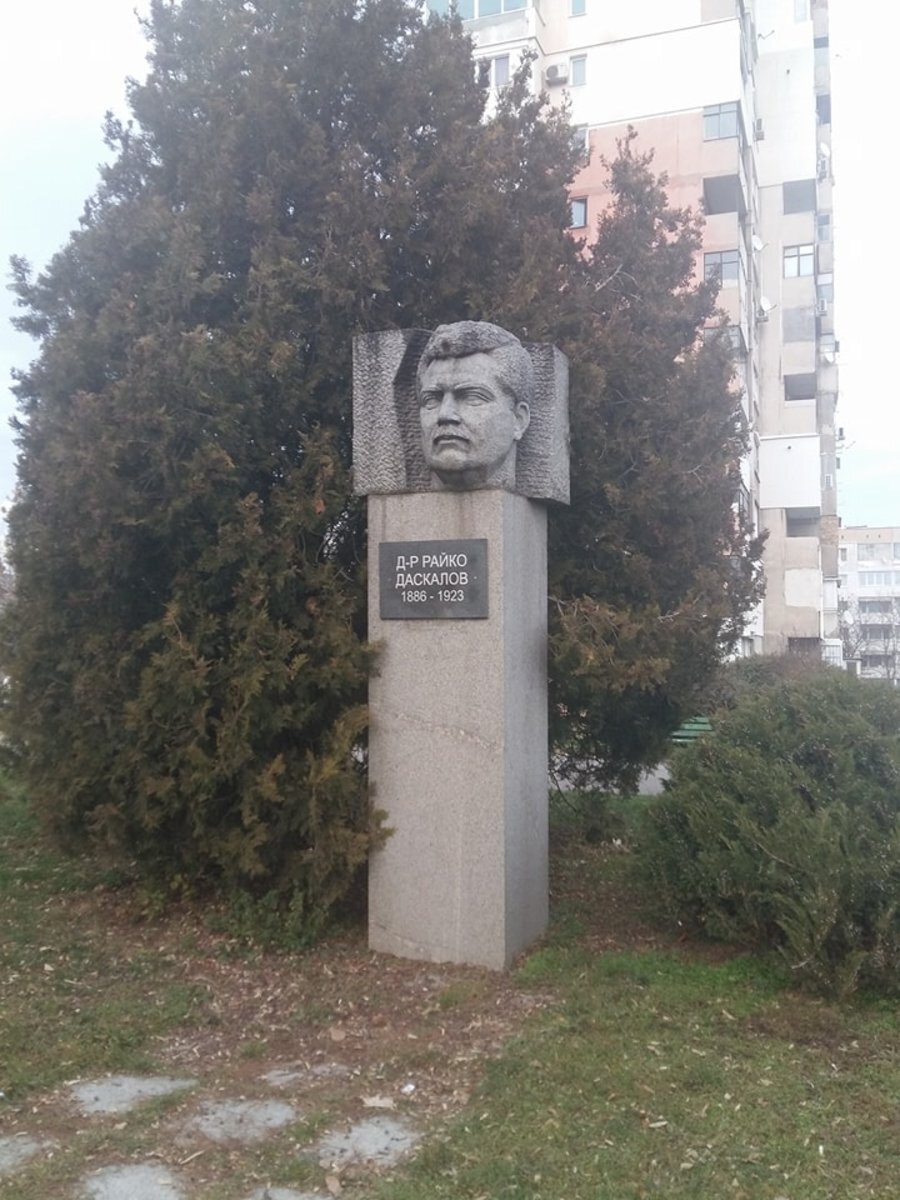 Паметник на Райко Даскалов - София