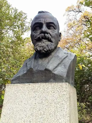 Бюст-паметник на Пенчо Славейков - София — София