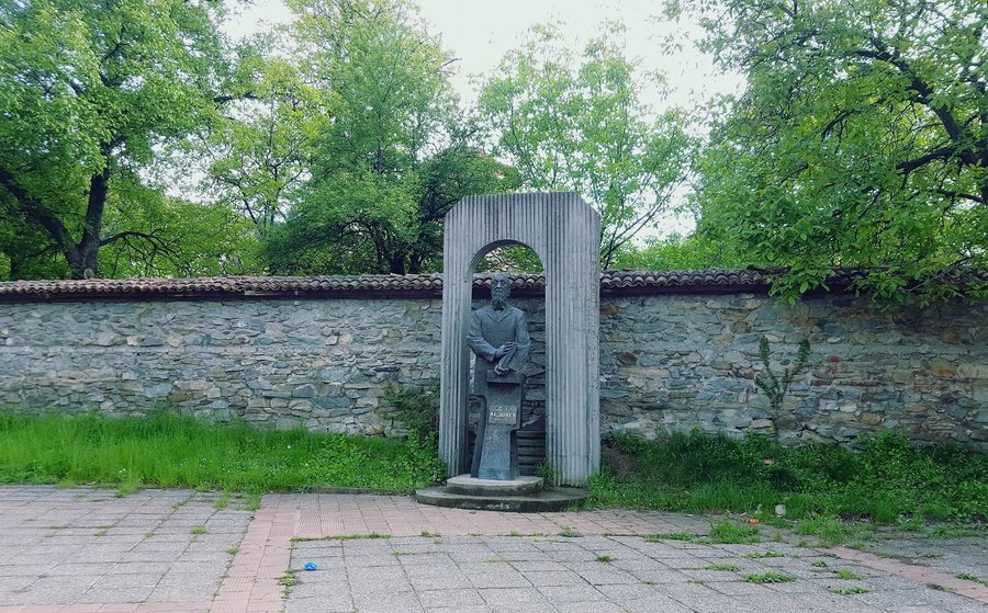 Паметник на проф. Асен Василев - Кюстендил