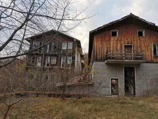 Изоставената хижа "Червена гвардия" — Кръстевич