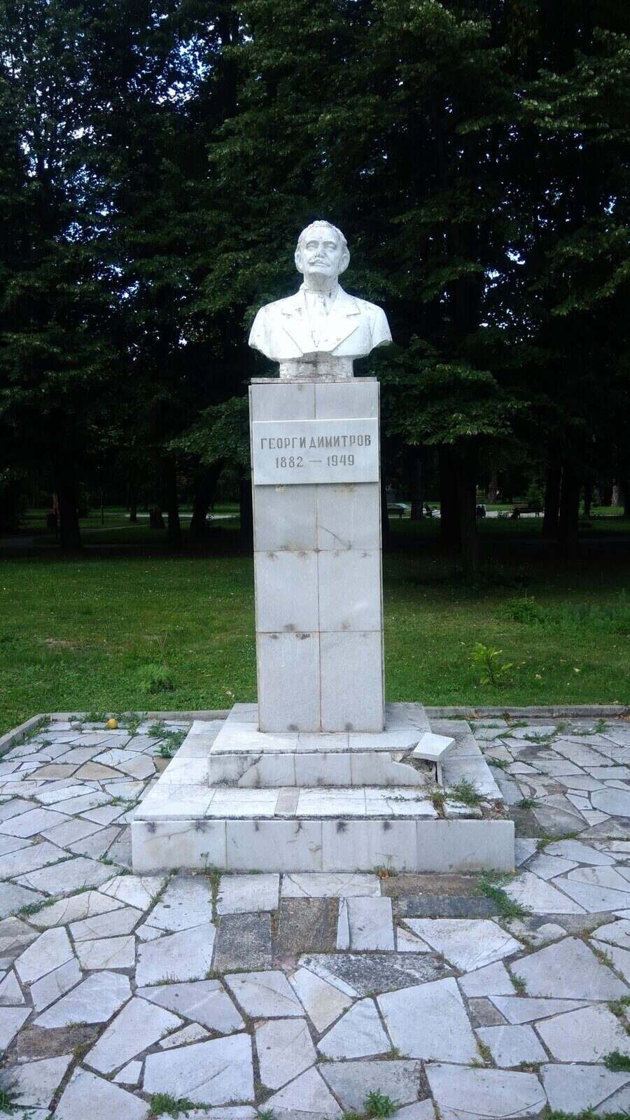 Бюст-паметник на Георги Димитров - Павел баня