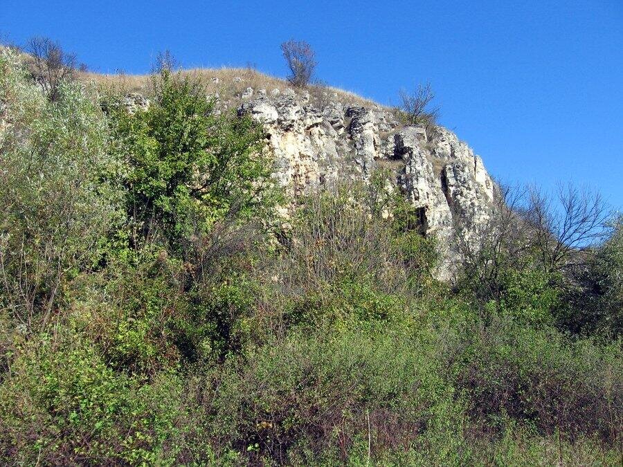 Царевецки скален манастир - Царевец