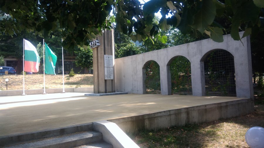 Площад "Иван Георгиев" - Шипка