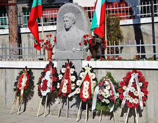 Паметник на Васил Левски - с. Новоселяне — Новоселяне