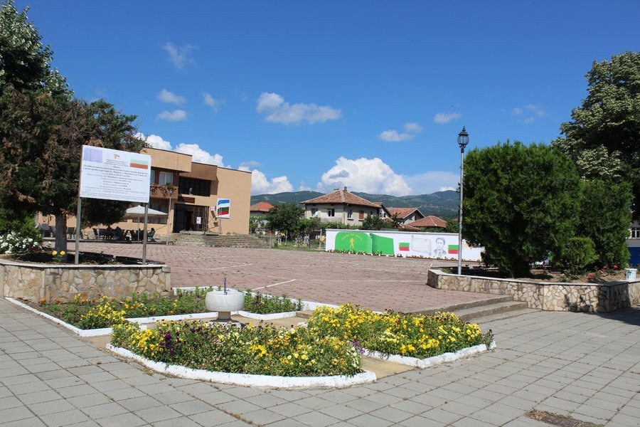 Централен площад - Черниче