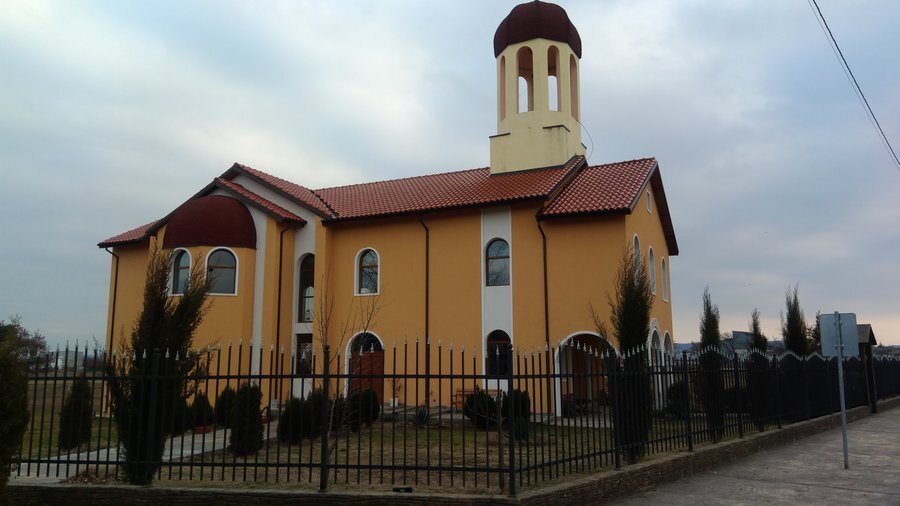 Храм "Свети апостоли Петър и Павел" - с. Мечкарево