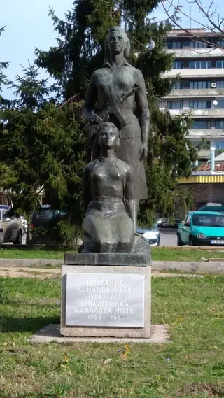 Паметник на загиналите антифашистки - Ямбол — Ямбол