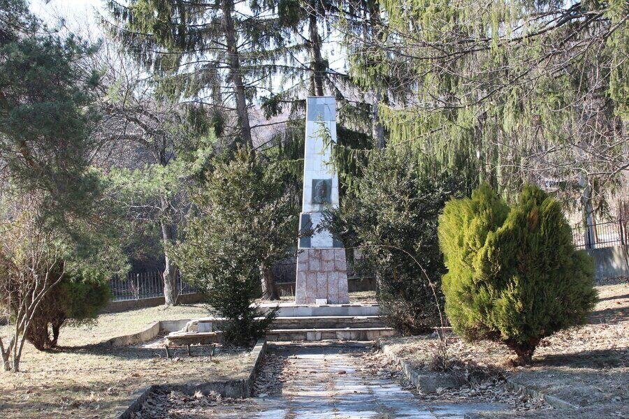 Паметник на загиналите във Втората световна война - с. Голема Фуча