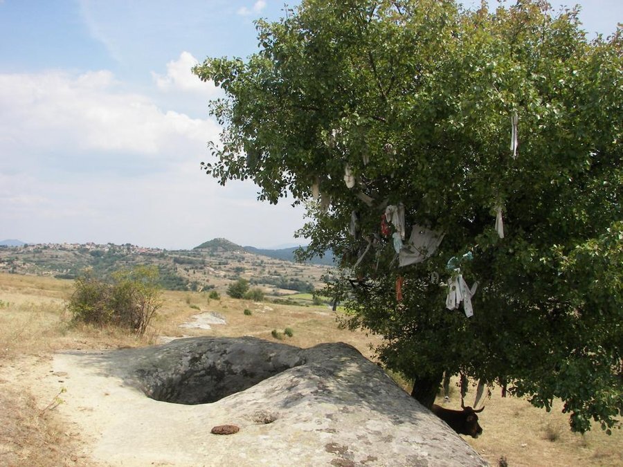 Скална гробница -  Бенковски