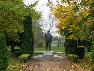 Паметник на Тодор Живков - Правец — Правец