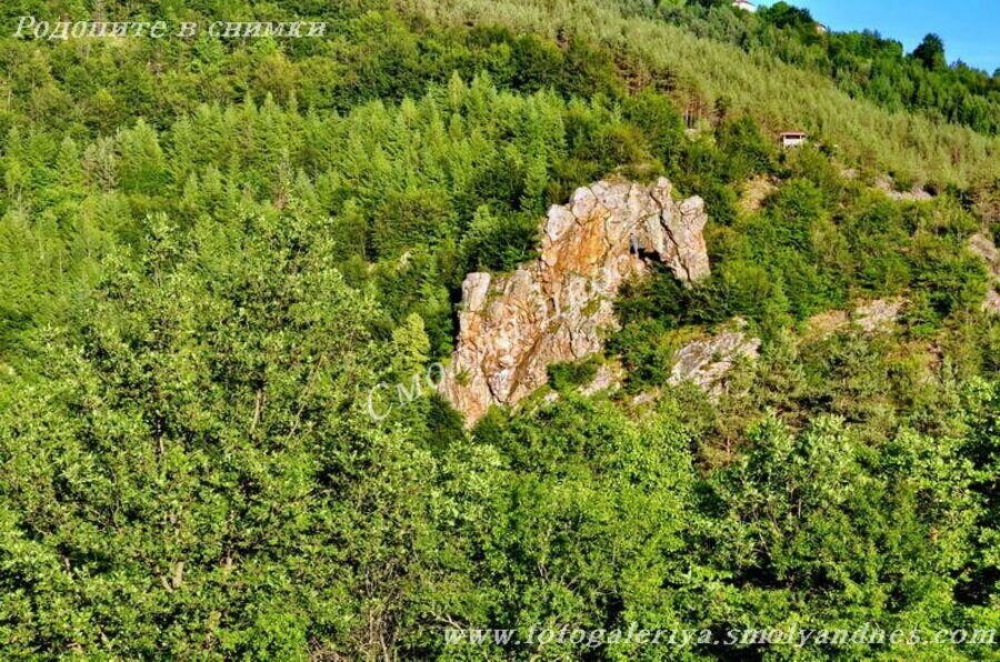 Скално образувание Конска глава - Лещак