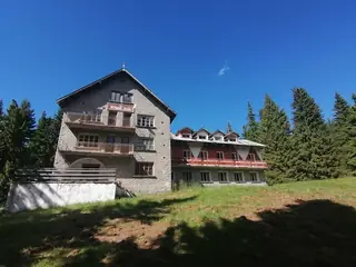 Хижа "Момина вода" — Момчиловци
